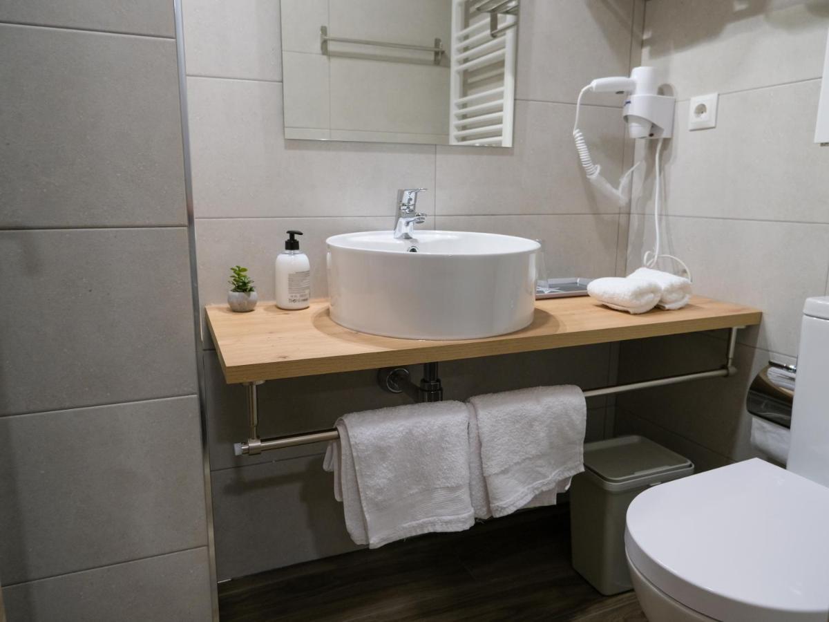 Alianza Suites Madrid Bagian luar foto