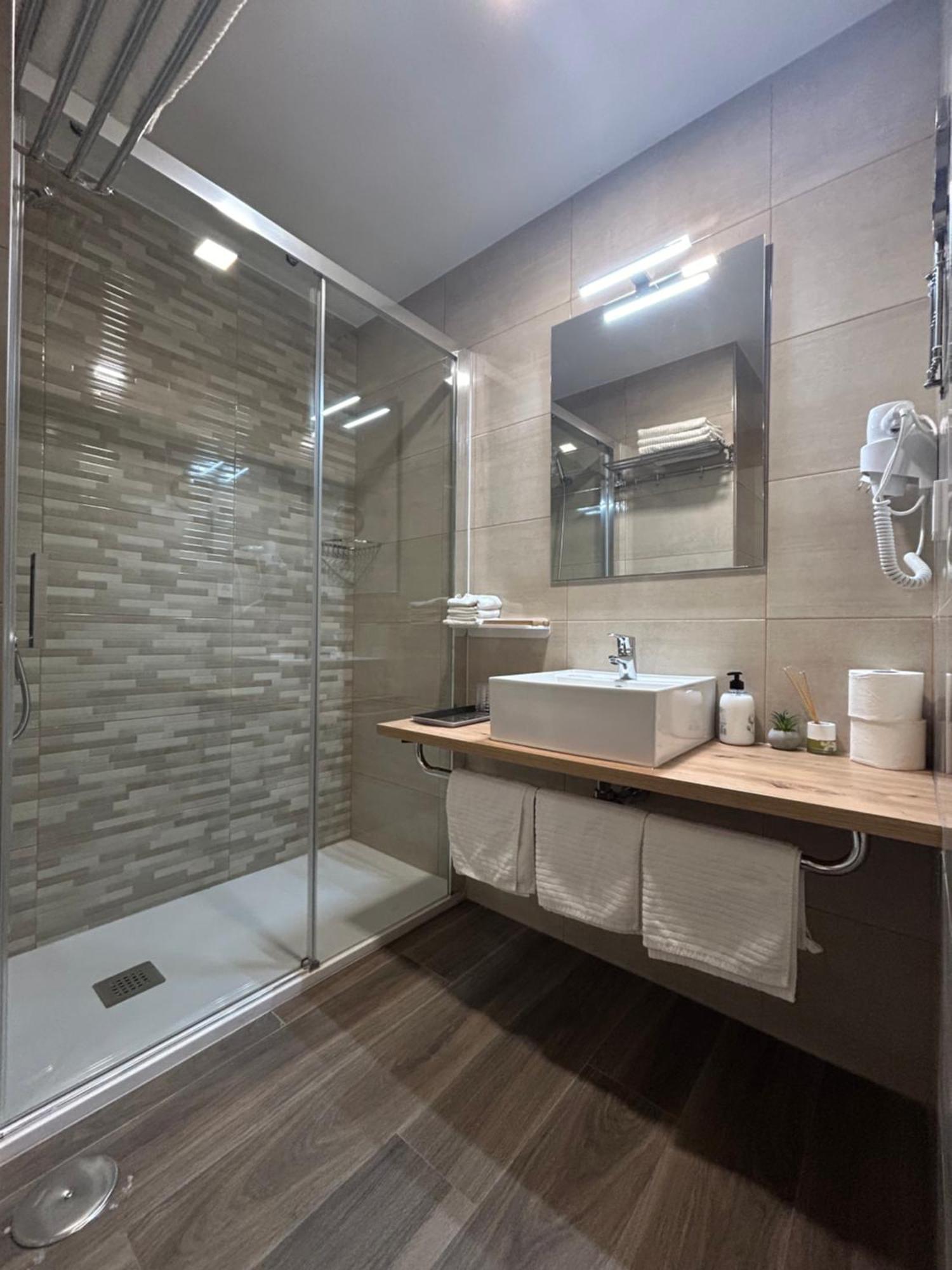 Alianza Suites Madrid Bagian luar foto